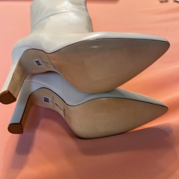 New Larroude Hand Made Leather Boots. Bone. Size 9. - Picture 8 of 9